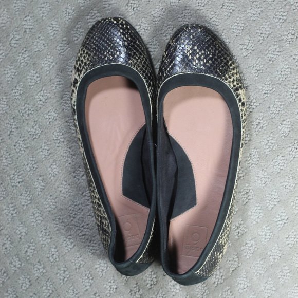 Bacio 61 Size 9.5 Snakeskin Flats - Picture 2 of 3